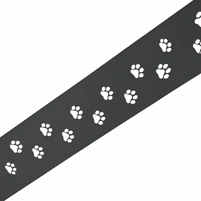 zaun|zu Sichtschutzstreifen Premium Tapsi - 2,55 m x 19 cm x 0,1 cm, Anthrazit - Schwarzes Klebeband mit weißen Pfotenabdrücken, ideal für Dekorationen und Bastelprojekte.