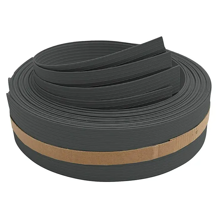 zaun|zu Sichtschutzstreifen Rille 1/4 Set - 2,55 m x 4,7 cm x 0,1 cm, Anthrazit - Eine Rolle graue Kantenumleimer, die mit einem braunen Papierband zusammengehalten wird, ideal für Möbel und DIY-Projekte.