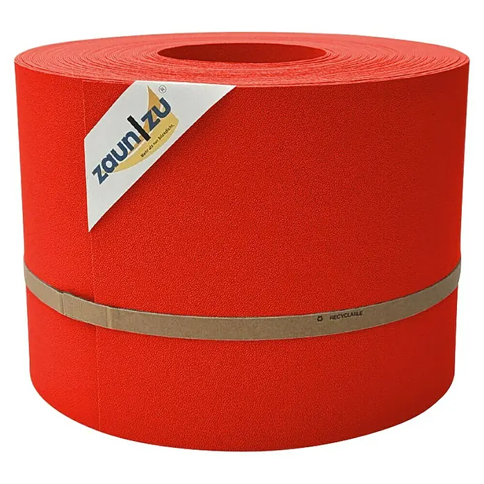 zaun|zu Sichtschutzstreifen Premium 35 m Rolle - 35 m x 19 cm x 0,1 cm, Rot - Eine Rolle blickdichter Zaunfolie in leuchtendem Rot, gehalten von einem braunen Band mit dem Aufdruck "Recyclebar".
