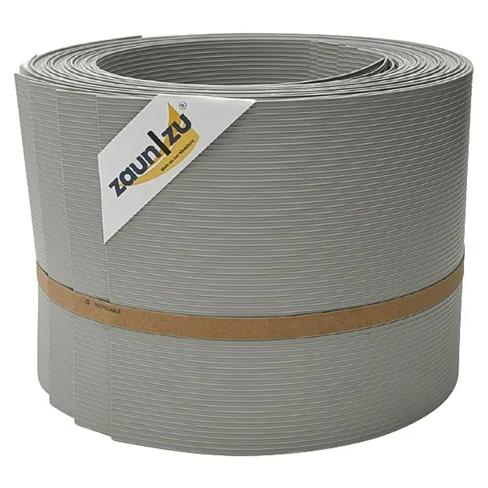 zaun|zu Sichtschutzstreifen Rille 10 x Einzelstreifen - 25,5 m x 19 cm x 0,1 cm, Steingrau - Graue Sichtschutzrolle mit braunem Halteband und Produktetikett. Bietet Privatsphäre und Windschutz für Zäune.
