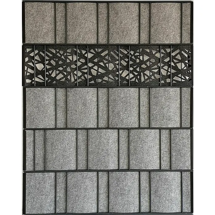 zaun|zu Sichtschutzstreifen Design Graphic - 2,6 m x 19 cm x 0,1 cm, Anthrazit - Graue Akustikplatte mit schwarzem Rahmen und einem dekorativen Element in der Mitte, ideal zur Schallabsorption und als Wandgestaltung.