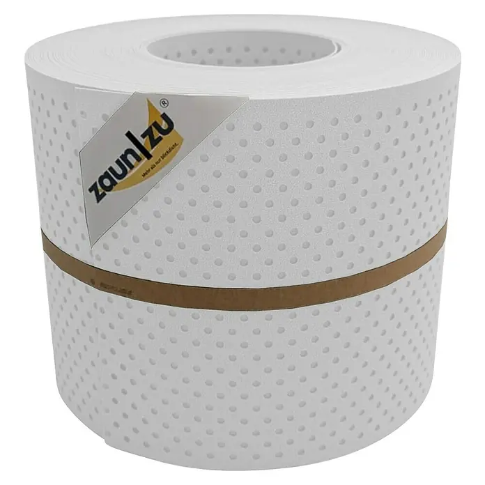 zaun|zu Sichtschutzstreifen Premium Gelocht 15% - 26 m x 19 cm x 0,1 cm, Weiß transluzent - Bild eines Zaunblende Sichtschutz Rolle von Zaun Zu, weiß mit kleinen Löchern und braunem Band.