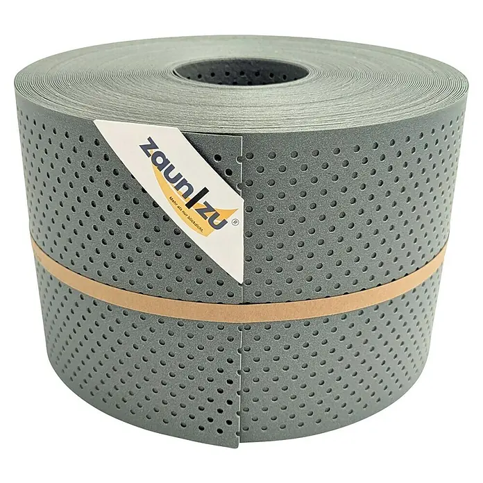 zaun|zu Sichtschutzstreifen Polyal Eco Gelocht - 50 m x 19 cm x 0,1 cm, Salbei - Eine Rolle Zaunblende mit kleinen Löchern. Die perforierte Sichtschutzfolie ist aufgerollt und mit einem Papierband versehen.