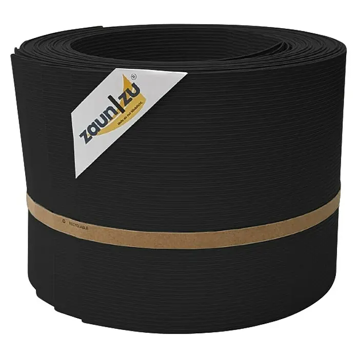 zaun|zu Sichtschutzstreifen Rille 10 x Einzelstreifen - 25,5 m x 19 cm x 0,1 cm, Tiefschwarz - Eine Rolle Zaunfolie der Marke Zaun/zu, die mit einem Papierband umwickelt ist und ein Markenetikett trägt.