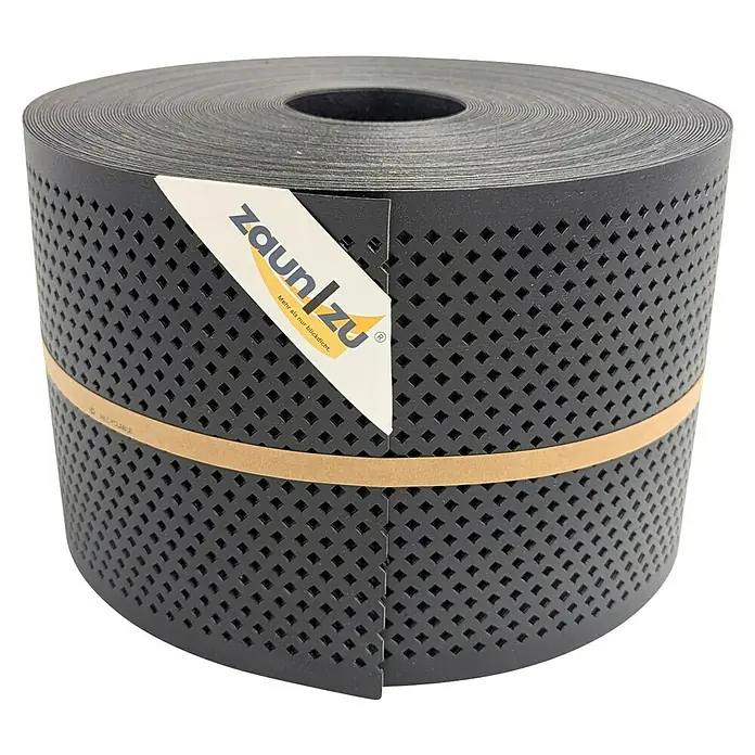 zaun|zu Sichtschutzstreifen Polyal Eco Gelocht Diamant - 50 m x 19 cm x 0,1 cm, Schwarz - Eine Rolle Zaunfolie, die mit einem Band umwickelt ist und ein Etikett der Marke Zaunlzu trägt.