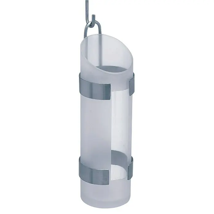 Heizkörperverdunster - Weiß, Glas - Ein hängender, zylindrischer Vogelhaus-Futterspender aus mattiertem Kunststoff mit Metallstreifen und Aufhängevorrichtung.