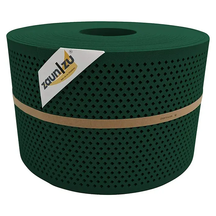 zaun|zu Sichtschutzstreifen Premium Gelocht Diamant - 50 m x 19 cm x 0,1 cm, Grün - Ein Rolle Zaunfolie in Dunkelgrün, die mit einem Band umwickelt ist und ein Etikett der Marke "zaun|zu" trägt.