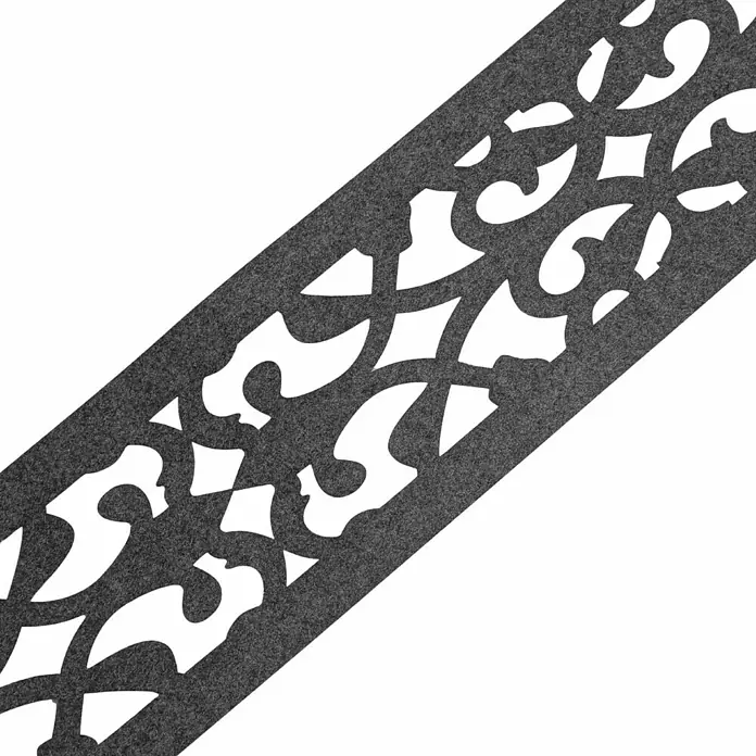 zaun|zu Sichtschutzstreifen Design Orient - 2,6 m x 19 cm x 0,2 cm, Anthrazit - Nahaufnahme eines grauen, dekorativen Filzbandes mit einem durchbrochenen, floralen Muster auf einem weißen Hintergrund.