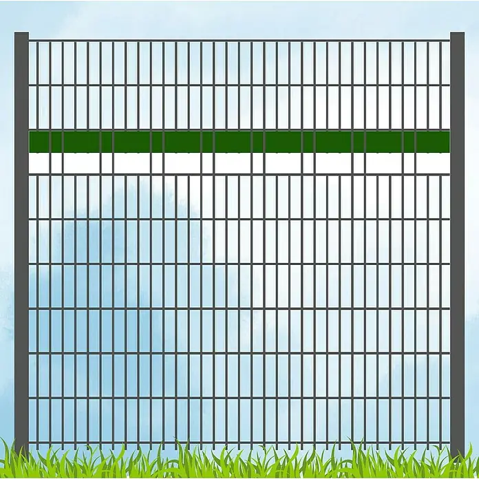zaun|zu Sichtschutzstreifen Vereinsfarben - 19 x 0,1 cm, Grün-Weiß - Bild einer Doppelstabmattenzaunanlage mit grünen und weißen Sichtschutzstreifen vor einem blauen Himmel.