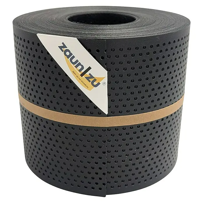 zaun|zu Sichtschutzstreifen Polyal Eco Gelocht 20% - 26 m x 19 cm x 0,1 cm, Schwarz - Rolle Zaunfolie in Schwarz mit kleinen Löchern und einem braunen Band. Ideal für Sichtschutz.