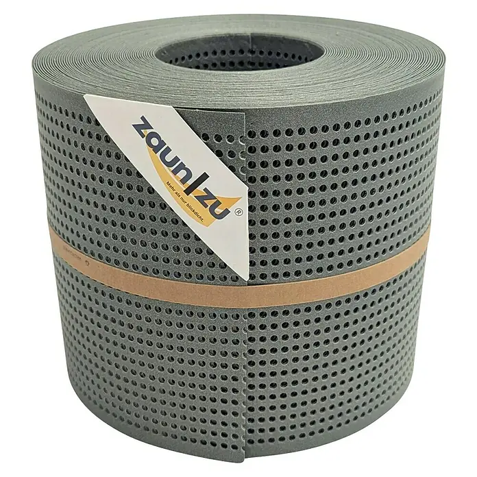 zaun|zu Sichtschutzstreifen Polyal Eco Gelocht 30 % - 26 m x 19 cm x 0,1 cm, Salbei - Nahaufnahme einer Rolle Zaunblende von Zaunlzu, die mit kleinen Löchern versehen ist und einen Sichtschutz bietet.