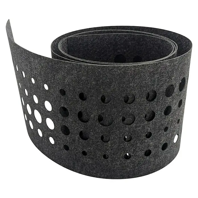 zaun|zu Sichtschutzstreifen Design Pulse - 2,6 m x 19 cm x 0,2 cm, Schwarzgrau - Grauer Filzstreifen mit gestanzten Löchern, aufgerollt. Vielseitiges Bastelmaterial für kreative Projekte und DIY-Dekorationen.