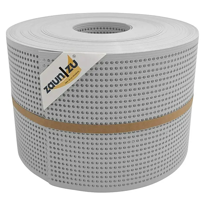 zaun|zu Sichtschutzstreifen Rille Gelocht 30% PP - 50 m x 19 cm x 0,1 cm, Lichtgrau - Die graue Zaunfolie von Zaunzu bietet optimalen Sichtschutz mit einem praktischen Rollenformat. Ideal für jeden Garten.