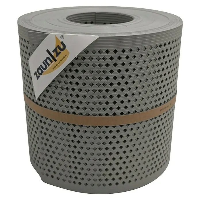 zaun|zu Sichtschutzstreifen Rille Quadrat Diamant - 26 m x 19 cm x 0,1 cm, Steingrau - Eine Rolle Zaunblende 'zaun|zu' in Grau, ideal für Sichtschutz und Gestaltung. Die Blende ist perforiert und mit einem Etikett versehen.