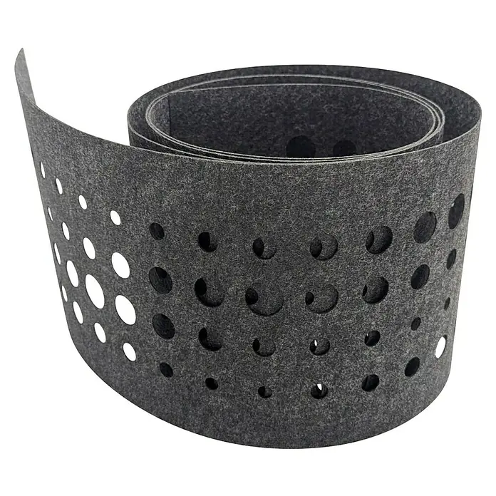 zaun|zu Sichtschutzstreifen Design Pulse - 2,6 m x 19 cm x 0,2 cm, Anthrazit - Aufgerollte, gelochte Filzmatte in dunklem Grau. Praktisch und vielseitig für verschiedene Anwendungen, insbesondere im DIY-Bereich.