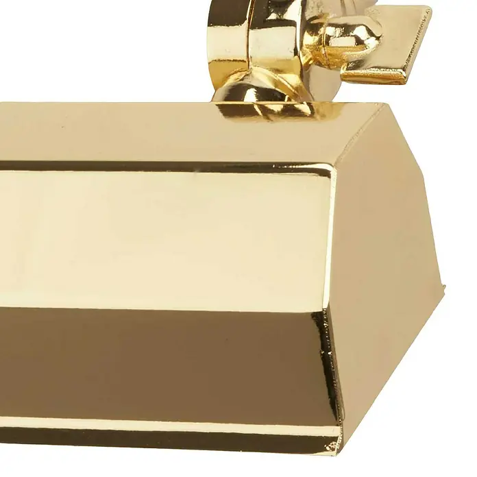 Elstead LED-Bilderleuchte Chawton - 40 W, L x B x H: 18,6 x 18,2 x 11,9 cm, Messing - Nahaufnahme eines goldenen, facettierten Zubehörs, das Luxus und Präzision in Design und Verarbeitung vereint. Ideal für gehobene Anwendungen.