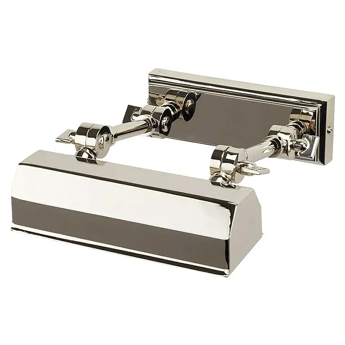 Elstead LED-Bilderleuchte Chawton - 40 W, L x B x H: 18,6 x 18,2 x 11,9 cm, Nickel - Nahaufnahme einer polierten Nickel-Bilderleuchte mit verstellbaren Armen, die sich ideal für die Akzentuierung von Kunstwerken eignet.