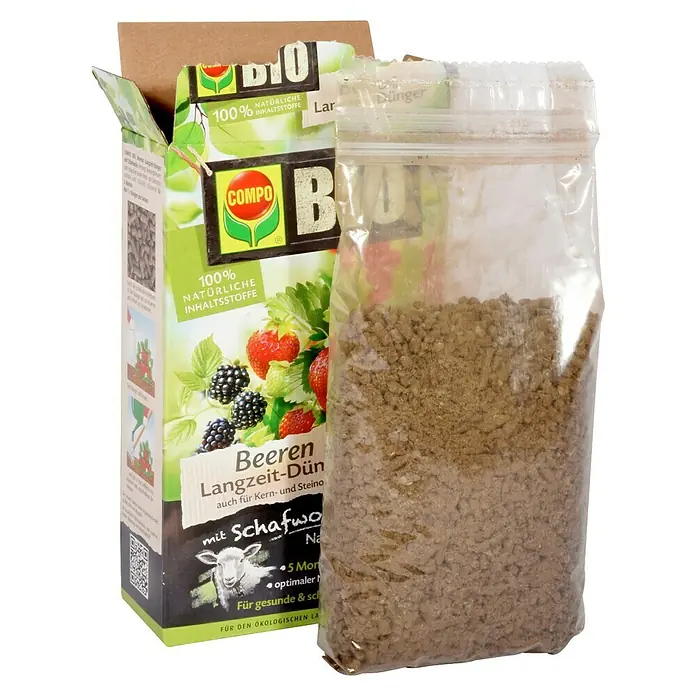 Compo Langzeitdünger Beeren - 750 g - Die Abbildung zeigt einen Beeren Langzeit-Dünger von Compo Bio, verpackt in einer Box und einem transparenten Beutel.