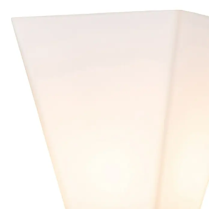 Elstead LED-Wandleuchte Bowtie - 3 W, L x B x H: 10,2 x 15,2 x 24,8 cm, Schwarz - Nahaufnahme eines Lampenschirms in sanften Farbtönen, der ein warmes, diffuses Licht erzeugt. Das Design ist schlicht und modern.