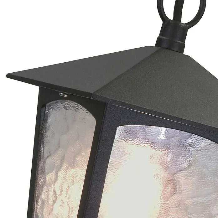 Elstead Pendelleuchte York - 60 W, Farbe Gehäuse: Schwarz, 18,5 x 18,5 x 39 cm, Ohne Leuchtmittel - Nahaufnahme einer eleganten schwarzen Laterne mit strukturiertem Glas, die ein warmes Licht ausstrahlt. Die robuste Bauweise sorgt für Stil und Langlebigkeit.