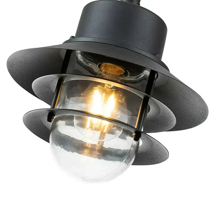 Elstead Pendelleuchte Copenhagen - 60 W, L x B x H: 22 x 22 x 37,5 cm, Schwarz, E27 - Nahaufnahme einer stilvollen schwarzen Außenleuchte mit einer klaren Glühbirne, die ein warmes Licht ausstrahlt. Elegantes Design mit mehrlagigen Schirmen.