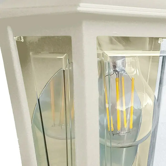 Elstead Außenwandleuchte Deco lane - 60 W, 11 x 32,5 x 32,5 cm, Creme, IP44 - Nahaufnahme einer stilvollen Außenleuchte mit Glühbirne.
