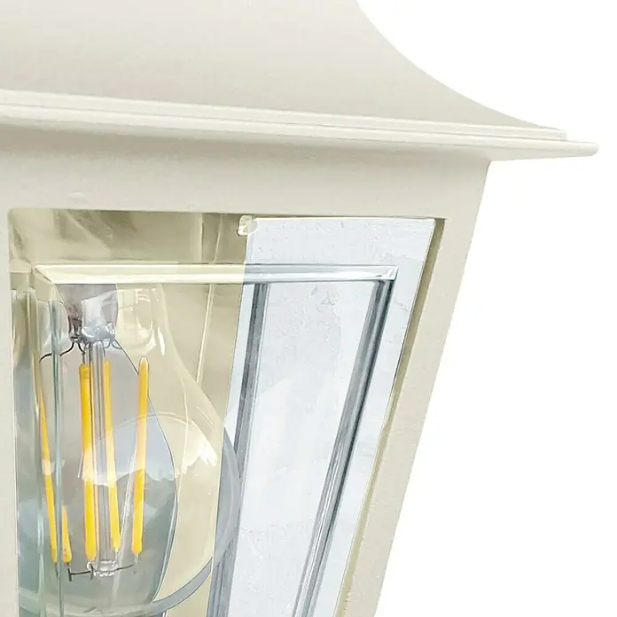 Elstead Außenwandleuchte Deco lane - 60 W, 11 x 32,5 x 32,5 cm, Creme, IP44 - Nahaufnahme einer weißen Außenleuchte mit LED-Glühbirne und klarem Glas, die ein modernes und stilvolles Design zeigt.
