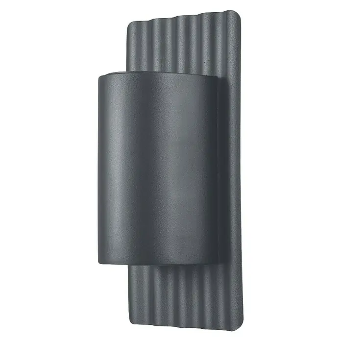 Elstead Außenwandleuchte Dali - 8 W, 10 x 26 x 26 cm, Grau, IP44 - Nahaufnahme einer modernen, grauen Wandleuchte mit zylindrischem Lampenschirm und geriffelter Rückwand. Das Design ist schlicht und elegant.