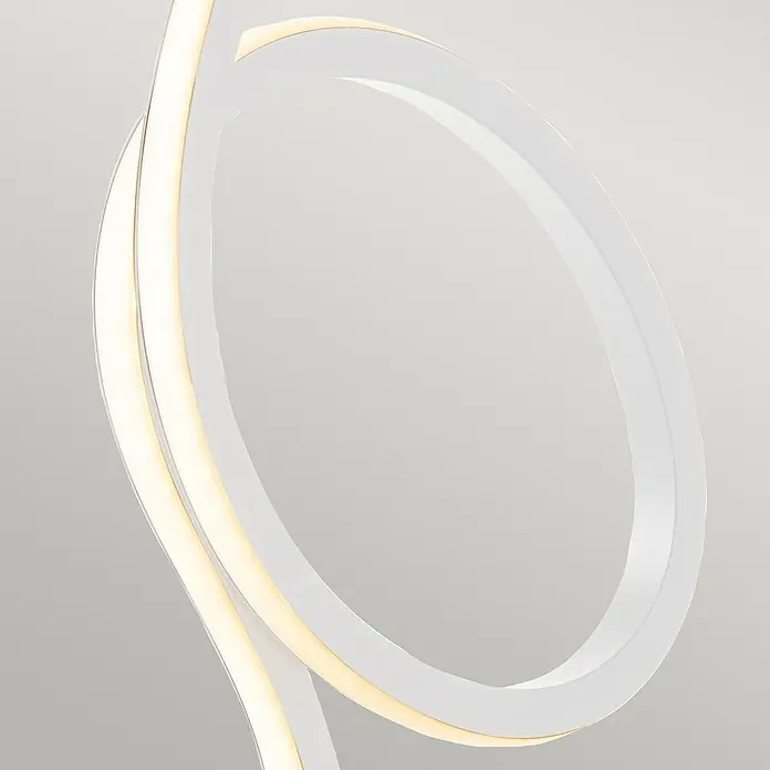 Elstead LED-Tischleuchte Flamingo - 6 W, L x B x H: 15 x 15 x 50 cm, Weiß, Warmweiß - Nahaufnahme einer modernen, spiralförmigen LED-Lampe mit warmweißem Licht und weißem Gehäuse vor einem neutralen Hintergrund.