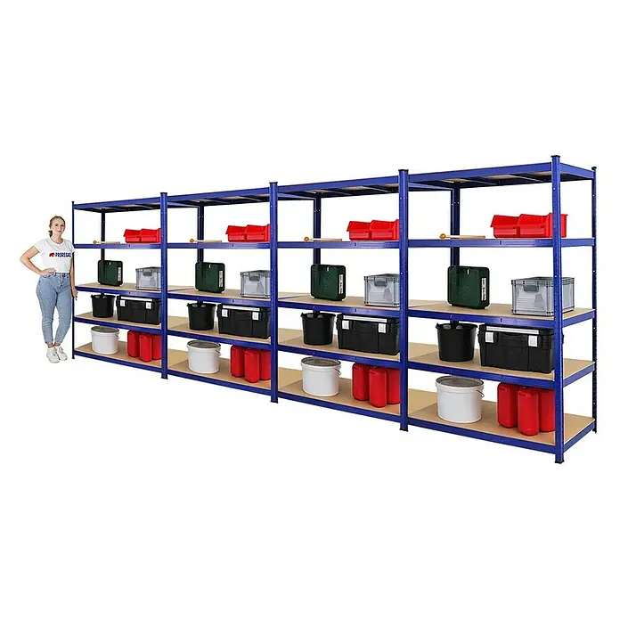 Proregal Schwerlastregal Mega Deal TAURUS - H x B x T: 180 x 120 x 60 cm, Traglast pro Boden: 175 kg, Anzahl Böden: 5 Stk., Stecken, Blau - Dieses Bild zeigt ein blaues Regalsystem mit vier Regalebenen, die mit verschiedenen Behältern und Eimern gefüllt sind, daneben steht eine Person.