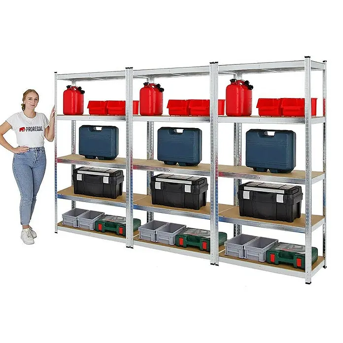 Proregal Schwerlastregal Mega Deal Ragnar - Traglast pro Boden: 175 kg, Anzahl Böden: 5 Stk., Stecken, Verzinkt - Lagerregal mit mehreren Regalböden, beladen mit verschiedenen Aufbewahrungsbehältern.