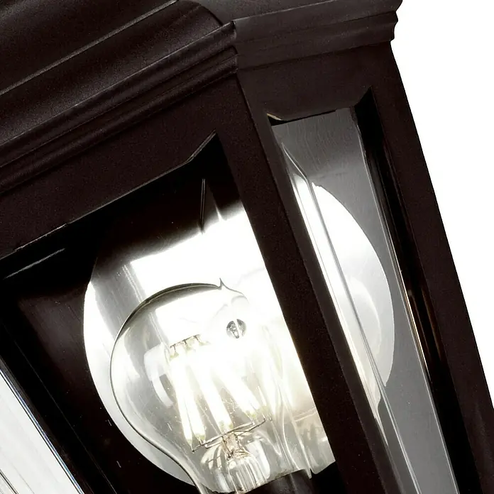 Elstead Außenwandleuchte Kerry - 60 W, 14 x 44 x 44 cm, Schwarz, IP44 - Nahaufnahme einer Wandleuchte mit klarem, glänzendem LED-Leuchtmittel und dunklem Metallrahmen. Das Design ist elegant und modern.