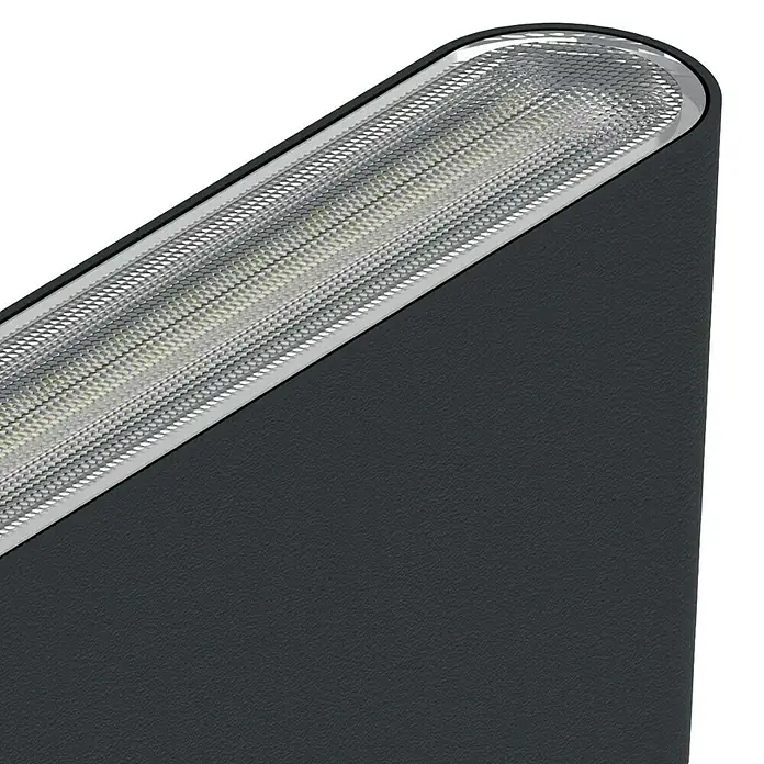 Elstead LED-Außenwandleuchte Jens - 5,4 W, 17,5 x 17,5 x 9 cm, Black, IP65 - Nahaufnahme einer modernen LED-Leuchte mit silbernem Gitter und dunklem Gehäuse, ideal für Innenräume.