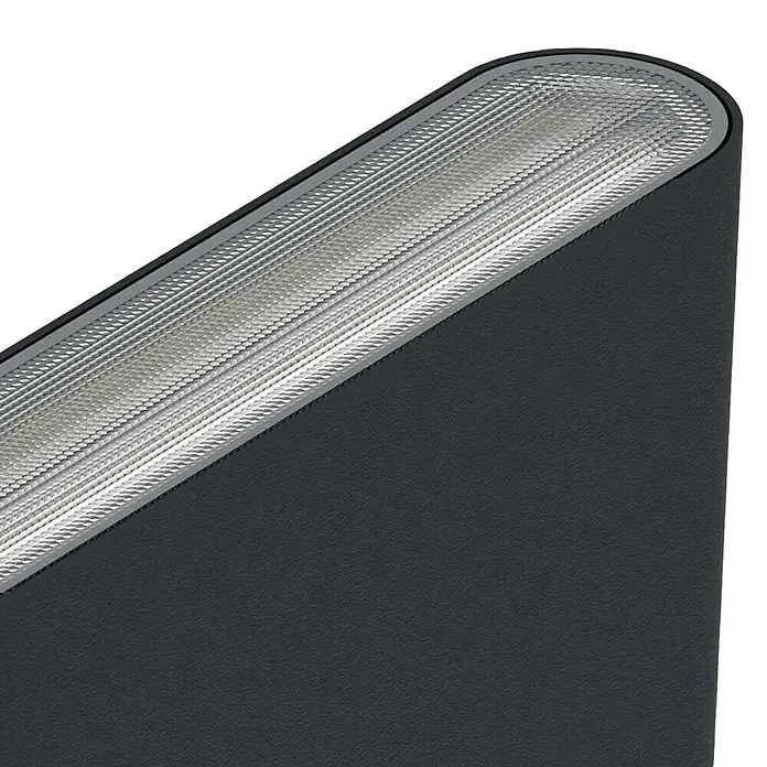 Elstead LED-Außenwandleuchte Jens - 2,4 W, 13,5 x 13,5 x 9 cm, Black, IP65 - Nahaufnahme einer modernen, grauen LED-Außenleuchte mit elegantem, schlankem Design und heller, diffuser Beleuchtung.