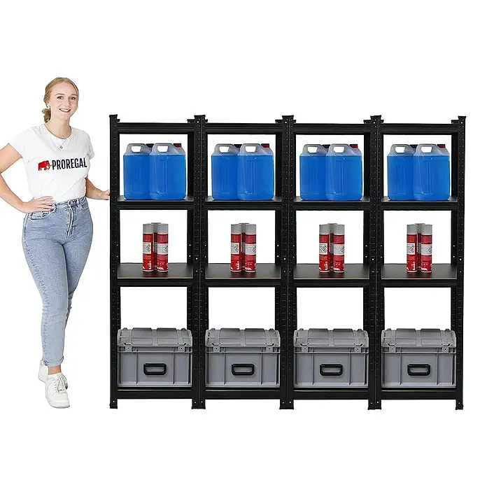 Proregal Metallregal Mega Deal All Black Series Ragnar - Traglast pro Boden: 100 kg, Anzahl Böden: 5 Stk., Stecken, Schwarz - Draufsicht eines schwarzen Lagerregals mit blauen Kanistern, Sprühdosen und grauen Kisten. Praktische Lösung für Ordnung und Organisation.