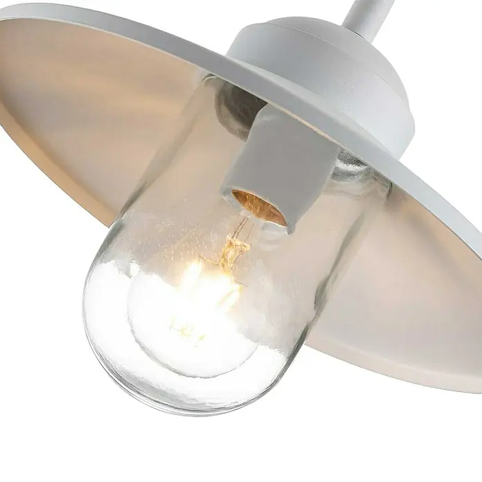 Elstead Außenwandleuchte Klampenborg - 60 W, 31,8 x 31,8 x 31,8 cm, Weiß, IP44 - Detailansicht einer weißen Pendelleuchte mit klarem Glas, die ein warmes Licht ausstrahlt und eine gemütliche Atmosphäre schafft.