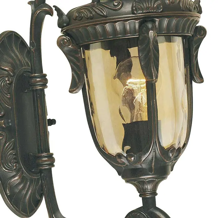 Elstead Außenwandleuchte Philadelphia - 60 W, 24 x 43 x 43 cm, Old Bronze, IP44, Up - Elegante Wandleuchte mit bronzefarbenem Finish und bernsteinfarbenem Glas. Die Leuchte verfügt über ein dekoratives Design für den Außenbereich.