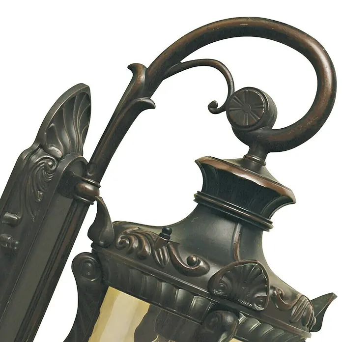 Elstead Außenwandleuchte Philadelphia - 60 W, 24 x 43 x 43 cm, Old Bronze, IP44, Down - Eine elegante Wandleuchte mit geschwungenen Details und einer dunklen, antiken Oberfläche, die eine klassische Atmosphäre schafft.