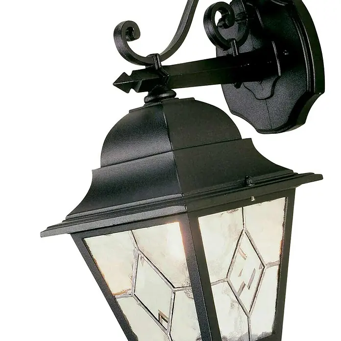 Elstead Außenwandleuchte Norfolk - 60 W, 25,5 x 45 x 45 cm, Schwarz, IP44, Down - Eine elegante schwarze Außenwandleuchte mit dekorativen Verzierungen und einem warmen Licht, perfekt für stilvolle Beleuchtung im Außenbereich.