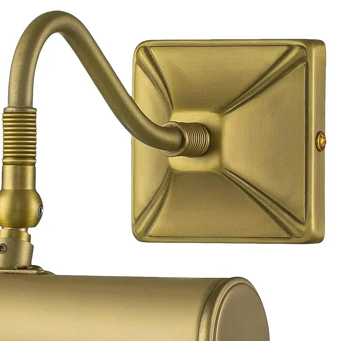 Elstead LED-Bilderleuchte - 40 W, L x B x H: 20 x 19 x 13,5 cm, Messing - Nahaufnahme einer goldenen Wandleuchte mit quadratischer Halterung und gebogenem Arm vor schwarzem Hintergrund.