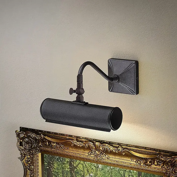Elstead LED-Bilderleuchte - 40 W, L x B x H: 20 x 19 x 13,5 cm, Schwarz - Wandmontierte Bilderleuchte mit verstellbarem Arm, die ein Gemälde mit goldenem Rahmen beleuchtet.