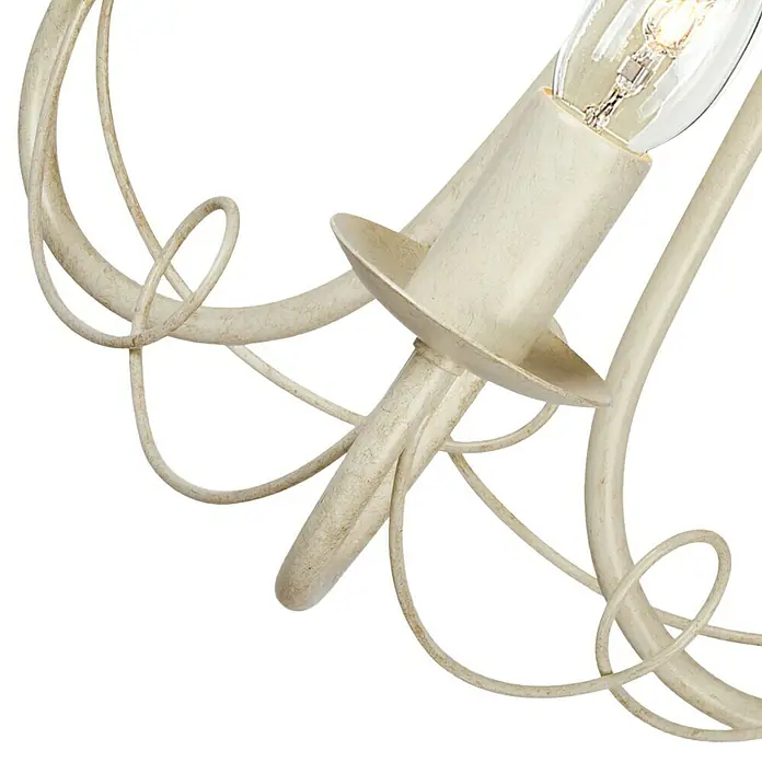 Elstead Pendelleuchte Minster - 60 W, L x B x H: 37 x 37 x 34,5 cm, Elfenbein/ Gold, E14 - Detailansicht einer kunstvollen Deckenleuchte in cremefarben mit verschnörkelten Armen und einer dekorativen Glühbirne.