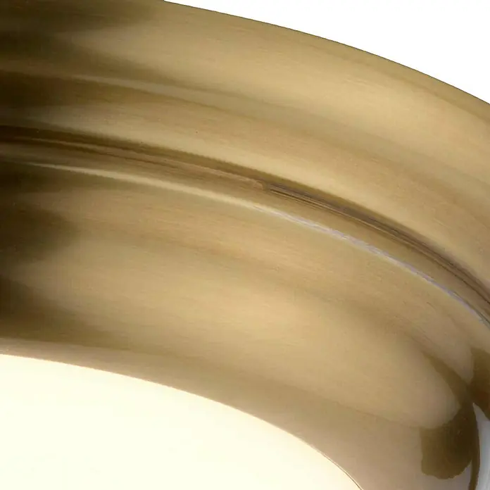 Elstead LED-Deckenleuchte Welland - 12 W, L x B x H: 24,5 x 24,5 x 4,8 cm, Altmessing, Warmweiß - Nahaufnahme einer eleganten, goldenen Deckenleuchte, die ein warmes, einladendes Licht ausstrahlt. Das Design ist modern und ansprechend.