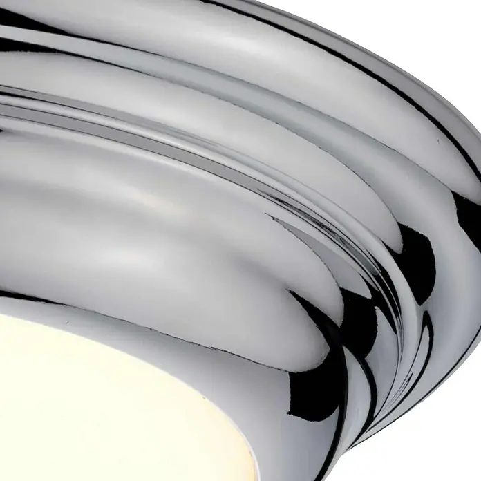 Elstead LED-Deckenleuchte Welland - 12 W, L x B x H: 24,5 x 24,5 x 4,8 cm, Chrom, Warmweiß - Nahaufnahme einer eleganten, verchromten Deckenleuchte, die ein warmes, einladendes Licht ausstrahlt und stilvolles Design zeigt.
