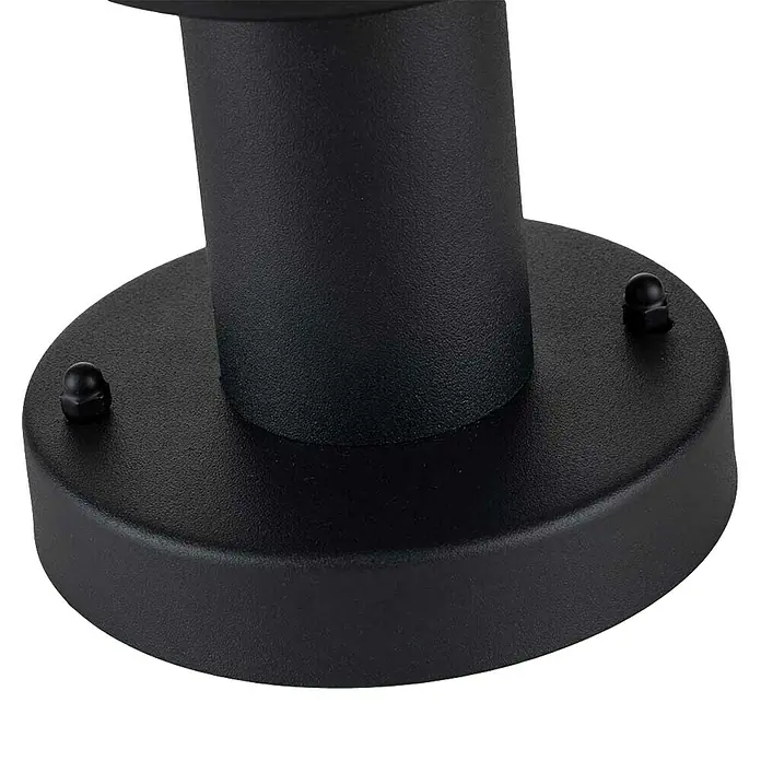 Elstead Außensockelleuchte Klampenborg -  - Nahaufnahme der schwarzen Wandleuchte mit runder Basis und zylindrischem Lampenkopf, ideal für moderne Beleuchtungskonzepte.