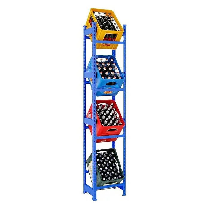 Proregal Getränkekistenregal HIGH BIG CAMEL - Traglast pro Boden: 100 kg, Anzahl Böden: 4 Stk., Stecken, Blau - Ein Regal mit vier bunten Getränkekästen, gefüllt mit Getränkeflaschen, bietet eine praktische und farbenfrohe Lösung zur Getränkeaufbewahrung.