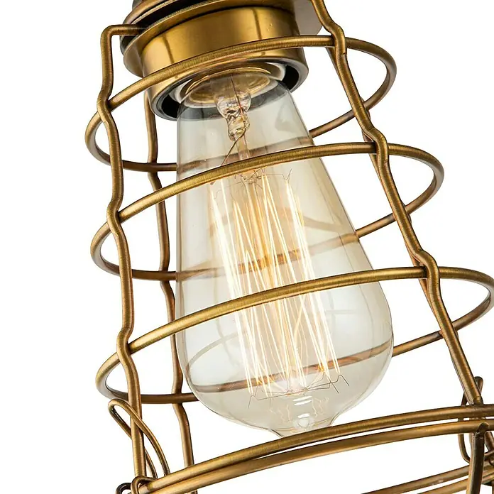 Elstead Deckenleuchte Mixon - 60 W, Ø x H: 14 x 27,1 cm, Messing Antik, E27 - Nahaufnahme einer dekorativen Edison-Glühbirne, die in einem goldenen Metallkäfig befestigt ist und Vintage-Charme versprüht.