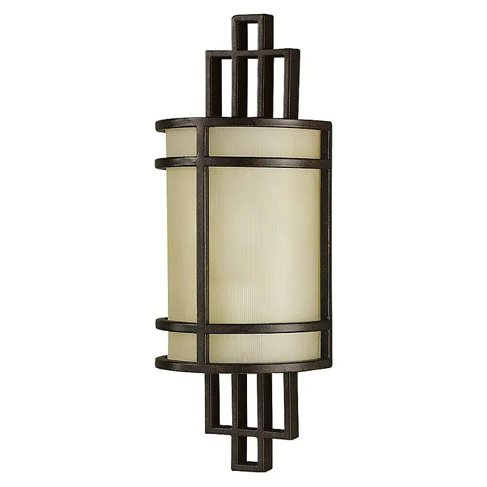 Elstead Wandleuchte Fusion - 60 W, L x B x H: 10,2 x 14,3 x 38,7 cm, Bronze, E27 - Nahaufnahme einer dekorativen Wandleuchte im dunklen Metallrahmen mit einem cremefarbenen, zylindrischen Lampenschirm.