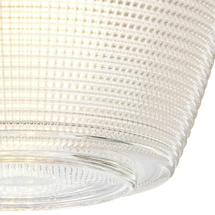 Elstead Deckenleuchte Dublin - 40 W, L x B x H: 18,2 x 18,2 x 20,5 cm, Chrom, E27 - Nahaufnahme einer modernen Deckenleuchte aus Glas mit einem geriffelten Muster, die ein warmes Licht ausstrahlt.