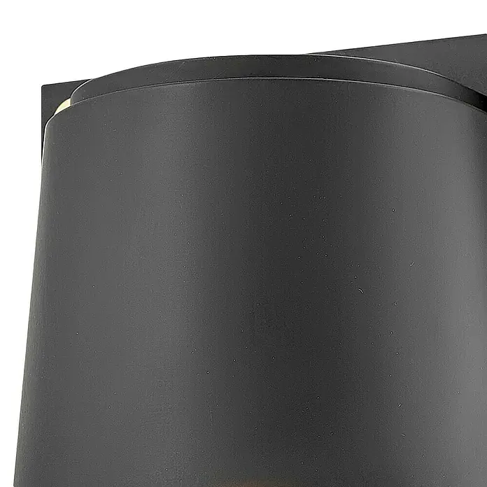 Elstead LED-Außenwandleuchte Scout - 7 W, 12 x 16,5 x 16,5 cm, Black, IP44 - Nahaufnahme einer stilvollen schwarzen Wandleuchte, die modernes Design und subtile Beleuchtung vereint.